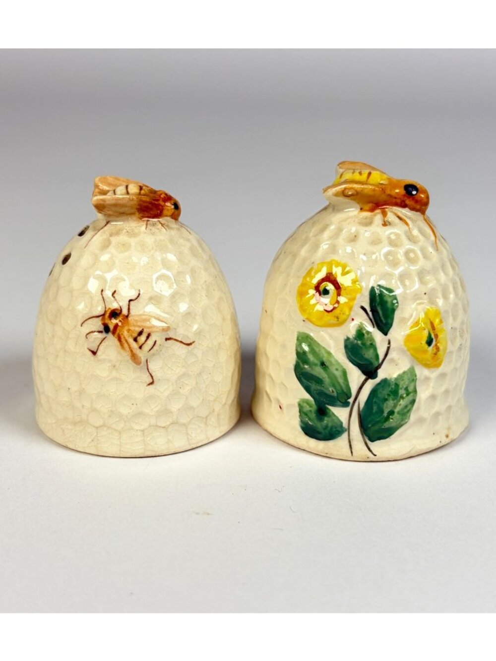 Vintage Beehive Shaped Salt & Pepper Shakers Ceramic Hand Painted Made In Japan